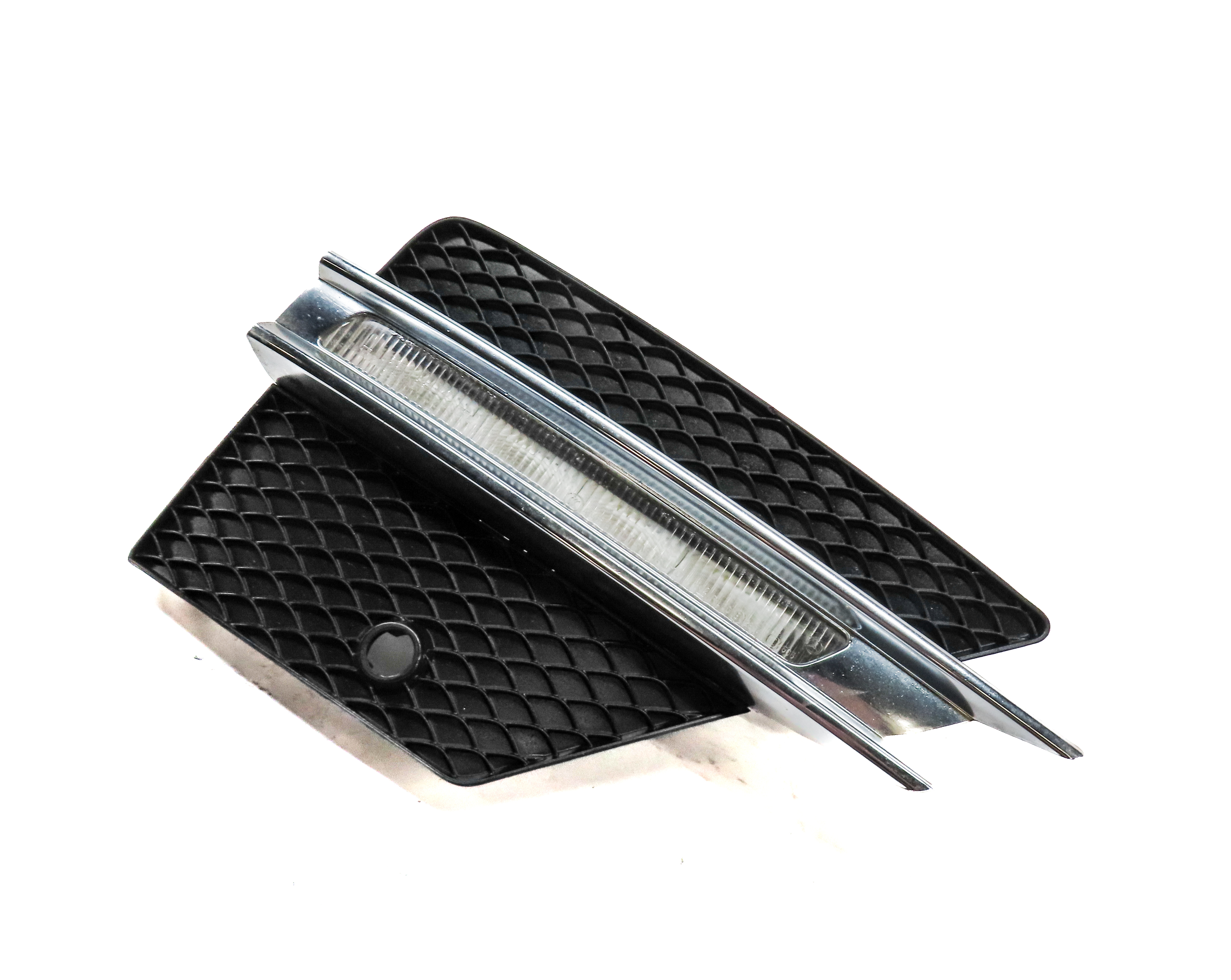 2012 MERCEDES ML (W166) FRONT RIGHT PASSENGER DRL FOGLIGHT LIGHT LAMP w/ TRIM — exact item pictured